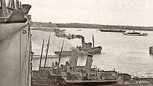 V den vyplutí Titaniku pořizoval Francis Browne snímky z paluby na jeho pravoboku