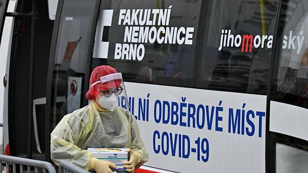 Na brněnském výstavišti 1. října 2020 zahájil provoz mobilní elektrobus Fakultní nemocnice Brno, ve kterém zdravotníci lidem odebírají vzorky k testování na nemoc covid-19.