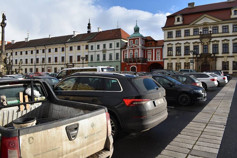 Parkuje se i na historickém Velkém náměstí