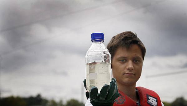 Greenpeace ČR zahájil 5. září na břehu Vltavy svoji DETOX tour 2011, kdy během čtrnáctidenní plavby po českých řekách odebere vzorky vody a sedimentů ve vybraných lokalitách a zmapuje nejrizikovější faktory, které dnes ohrožují řeky.