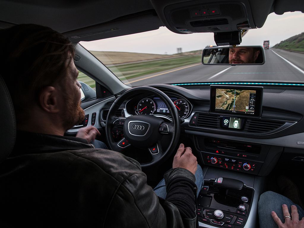Autonomní Audi ujelo skoro 900 kilometrů bez řidiče. V běžném provozu -  Deník.cz