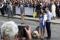 Kate a William se svým prvorozeným synem.