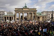 Demonstrace za ochranu klimatu u Braniborské brány v Berlíně (snímek z 29. listopadu 2019)