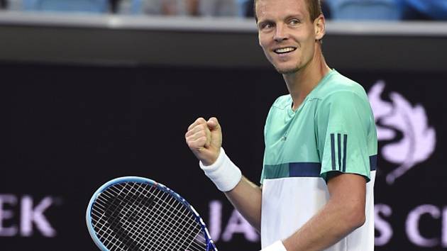 Tomáš Berdych slaví postup do čtvrtfinále Australian Open.