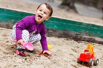 Dítě na pískovišti - Ilustrační foto