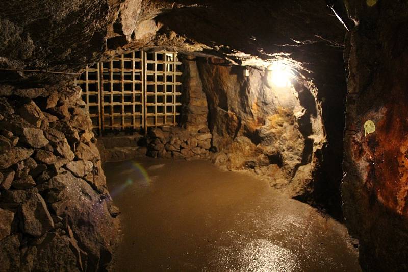 Důl v německém Zinnwaldu: za mříží je Česko