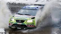 Finský jezdec Jari-Matti Latvala za volantem Fordu vede po první etapě Italskou rallye, podniku světového šampionátu v automobilových soutěžích.