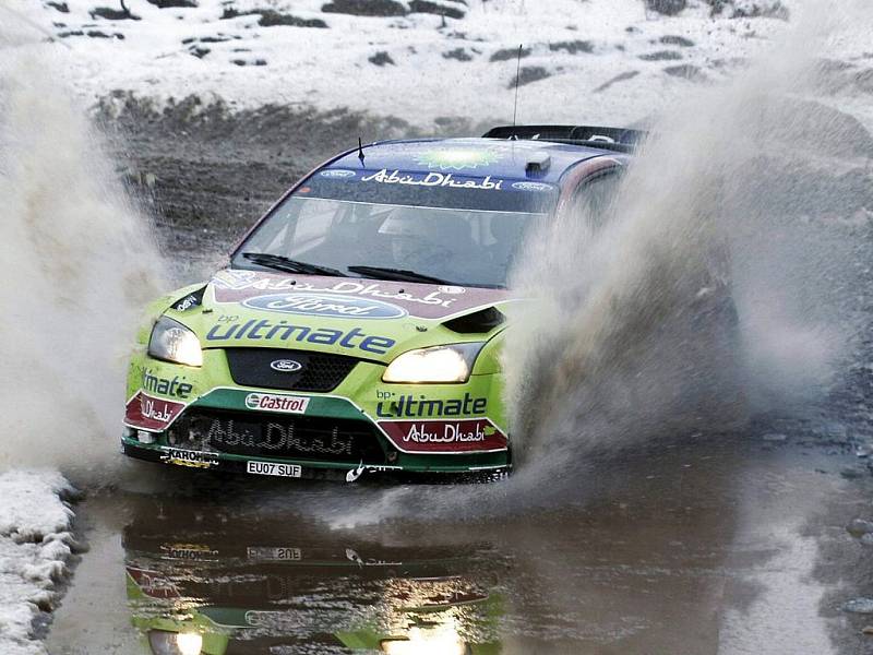 Finský jezdec Jari-Matti Latvala za volantem Fordu vede po první etapě Italskou rallye, podniku světového šampionátu v automobilových soutěžích.