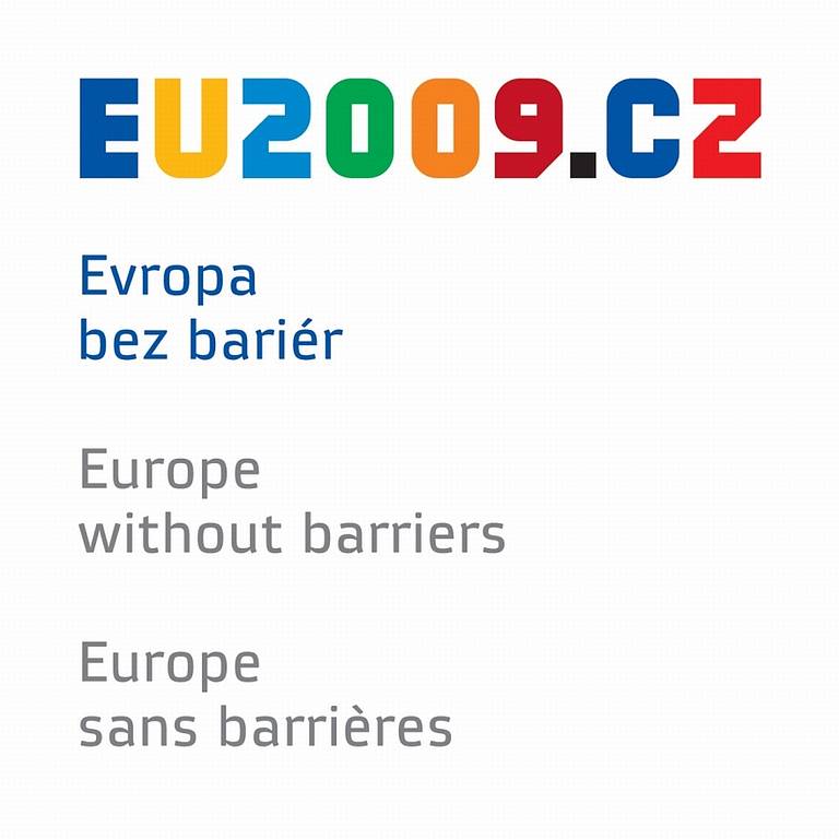 12. listopadu 2008 bylo zveřejněno logo a spolu s ním celý jednotný vizuální styl českého předsednictví v Radě EU.