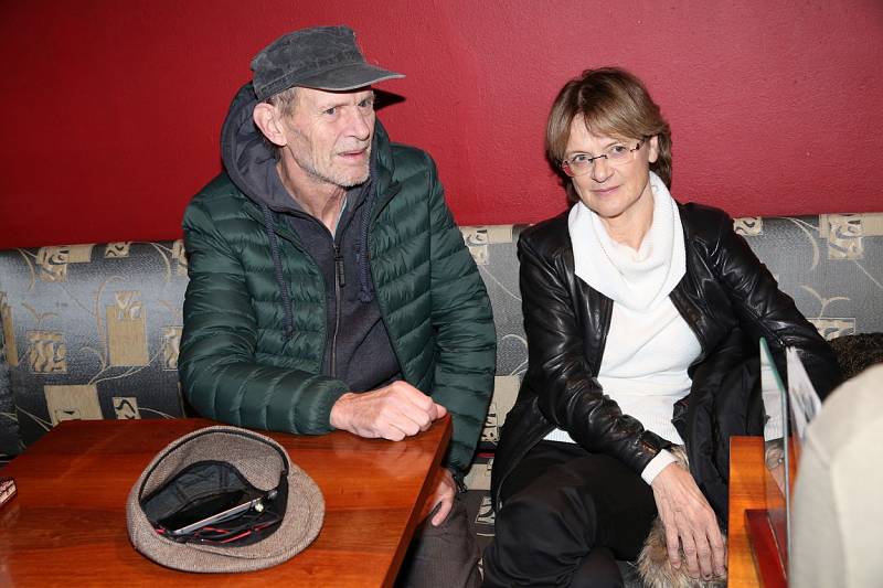 Taťjana Medvecká a Jiří Schmitzer, kteří často tvoří ve filmech pár