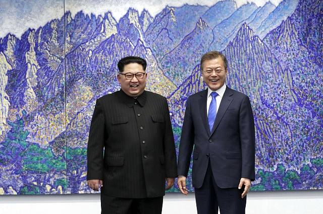 Kim Čong-un a Mun Če-in na summitu Jižní a Severní Koreje