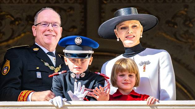 V květnu čeká usměvavou a zřejmě zdravou Charlene cesta na korunovaci krále Karla III. Kníže Albert s manželkou jsou tak natěšeni, že dokonce jako první panovníci ze zemí EU potvrdili účast na této velkolepé události