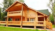 Srub je dřevěná stavba vybudovaná z vodorovně kladených, v rozícgh pomocí dlabů překřížených trámů