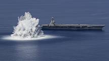 Americké námořnictvo testovalo odolnost letadlové lodi proti rázovým vlnám z výbuchů. Nechalo u ní v moři explodovat devatenáctitunovou nálož. Výbuch byl silný jako zemětřesení.