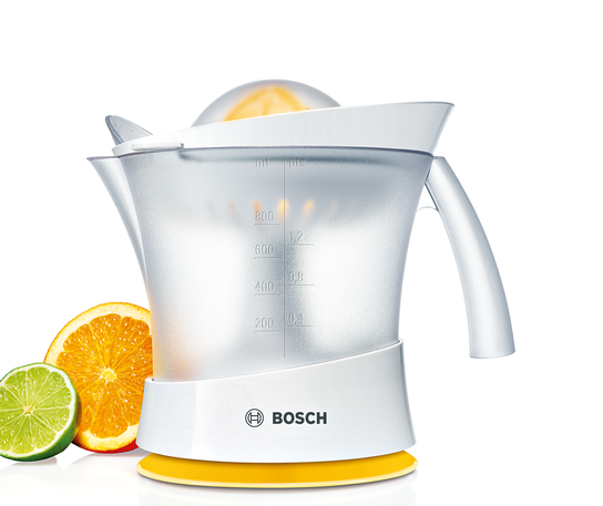 Citrusovač Bosch MCP3500N, 629 Kč. Kompaktní lis nabízí jednoduché ovládání a díky malým rozměrům a praktickému navíjení kabelu je ideální do menších prostorů.