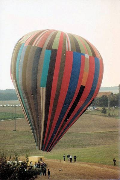 Skutečný balón použitý při útěku rodin Petera Strelzyka a Güntera Wetzela