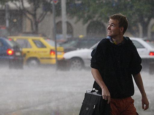 Meteorologové varují před bouřkami: na Vysočině mohou padat i kroupy