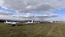 Čeští piloti jdou do boje proti nákaze. Nabízejí rozvoz zdravotnické pomoci