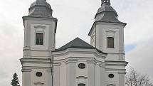 Micohlav prý bydlel v Žamberku za kostelem sv. Václava (na snímku) ve statku číslo 74. Kostel pochází již z roku 1348, současnou podobu mu vtiskl v 18. století chrudimský stavitel Donát Theodor Morazzi