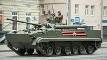 Bojové vozidlo pěchoty BMP-3 bylo vyvinuto už v 80. letech. Má automatický obranný systém vyhledávání a ničení protitankových řízených střel, je možno ho vybavit reaktivním pancéřováním. Nejvyšší rychlost je 10 km/h.