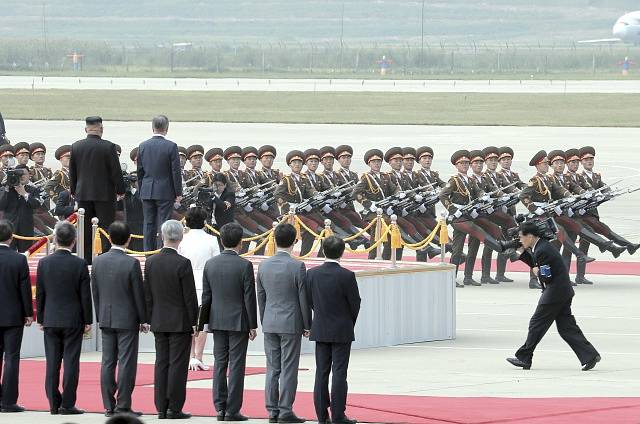 Jihokorejský prezident Mun Če-in a severokorejský vůdce Kim Čong-un na setkání v Pchjongjangu