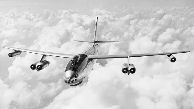 Americký primární střední bombardér strategického vzdušného velení Boeing B-47 Stratojet, který se v Nevadě i na jiných místech používal při zkouškách jaderných zbraní. Posloužil i při incidentu na ostrově Tybee, který skončil dodnes nevyřešenou záhadou