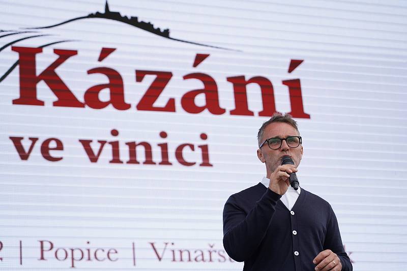 Prezident Svazu vinařů ČR na jihomoravském vinohradnickém jarmarku Kázání ve vinici.