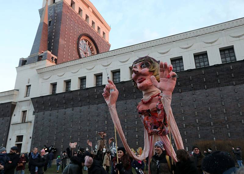 Žižkovský masopust 2018 - tradiční masopustní průvod z náměstí Jiřího z Poděbrad k Mahlerovým sadům.