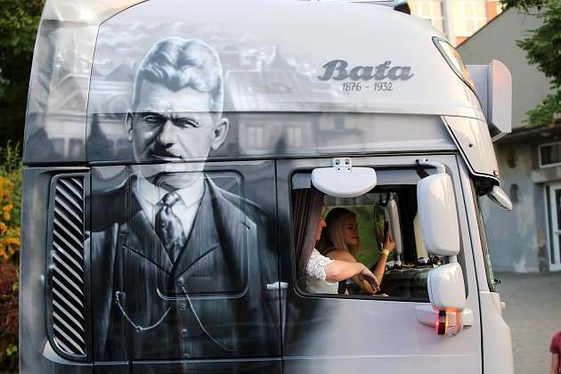Obrázek Tomáše Bati na jednom z kamionů ve Zlíně.