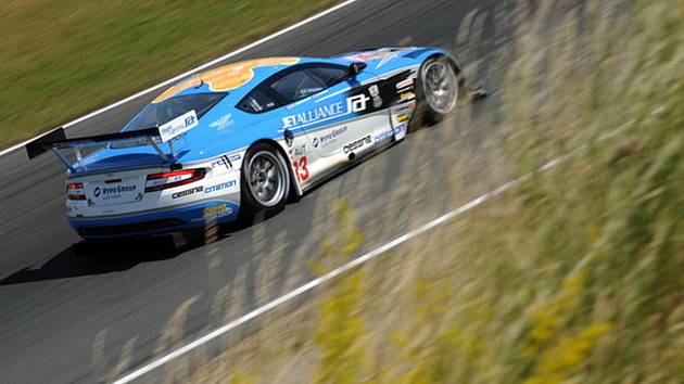 V Oscherslebenu vyhrála posádka Karl Wendlinger, Ryan Sharp s Astonem Martin DB9