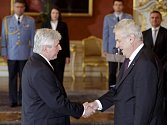 Prezident Miloš Zeman jmenoval 25. června novým premiérem Jiřího Rusnoka.