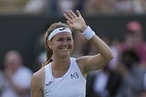 Česká tenistka Marie Bouzková se raduje z postupu do čtvrtfinále Wimbledonu, 3. července 2022.