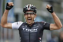 Fabian Cancellara se raduje z triumfu v klasice Kolem Flander.