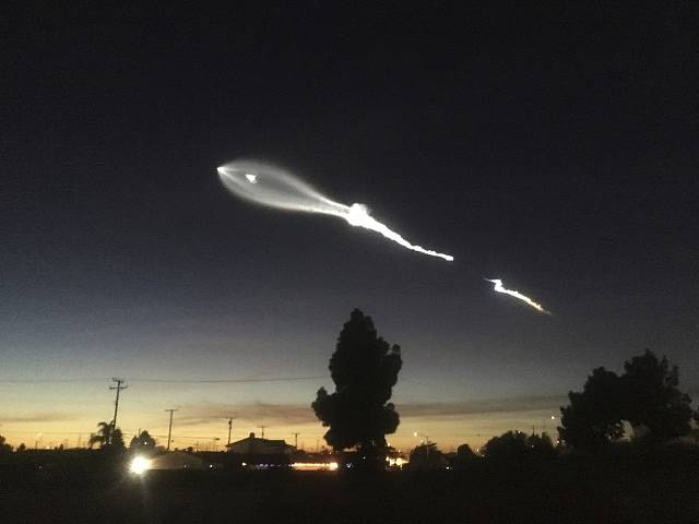 Neobvyklý předmět na obloze. Jednalo se o start rakety Falcon 9.