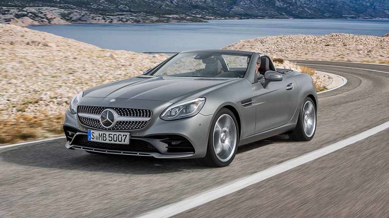 Mercedes v žebříčku zastupuje model SLC, který používá šestnáctistovku o 156 koních (114 kW) a manuální šestistupňovou převodovku. Vyjde na 961 950 korun a bez příplatku stojí na pěkných osmnáctipalcových kolech AMG.