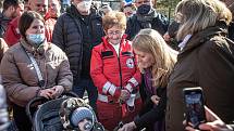 Prezidenta Slovenska Zuzana Čaputová navštívila hraniční přechod v Uble (Ubľe), 27. února 2022. Slovensko uvedlo, že po ruské vojenské operaci na Ukrajině vpustí do země prchající Ukrajince.