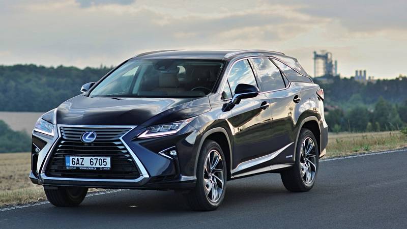 Lexus RX 450hL.