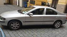 Toto Volvo S 60 vyrobili v roce 2003. Má dokonce platnou TK a stojí 63 000 Kč