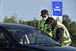 Slovenští policisté kontrolují řidiče na hraničním přechodu Břeclav - Kúty na dálnici D2