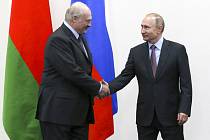 Prezidenti Ruska a Běloruska Vladimir Putin (vpravo) a Alexandr Lukašenko v Soči