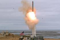 Test americké rakety s doletem přes 500 km na kalifornském ostrově San Nicolas asi 130 kilometrů západně od Los Angeles