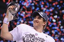 Eli Manning z New York Giants slaví vítězství v Super Bowl.