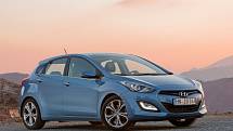 Hyundai i3é potvrzuje, že spolehlivost korejských aut začíná nabírat vzestupnou tendenci. 5. místo je vynikající výsledek. Cena 9,2 tisíce Kč je na úrovni Toyoty a majitelům radost nedělá. Trpí podvozek a také úniky klimatizace. Oprava trvá 2,5 hodiny.