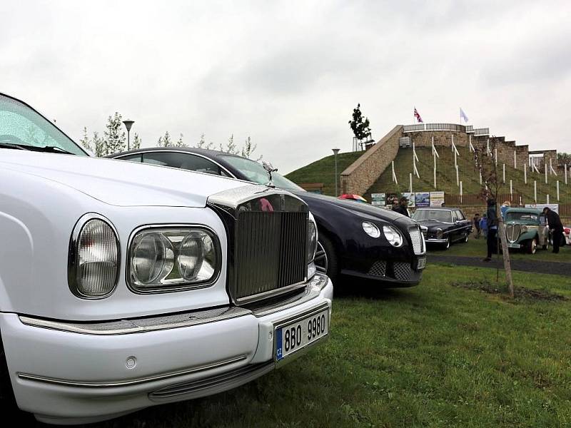 Sraz luxusních vozů Rolls-Royce a Bentley.