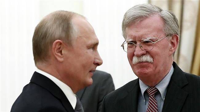 Trumpův bezpečnostní poradce John Bolton jednal s ruským prezidentem Vladimirem Putinem