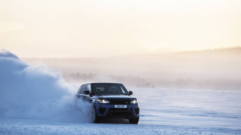 Range Rover Sport SVR.