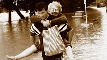 PŘEROV. Solidarita o červencových povodních v roce 1997 byla obrovská. Navzájem si pomáhali zcela neznámí lidé. 