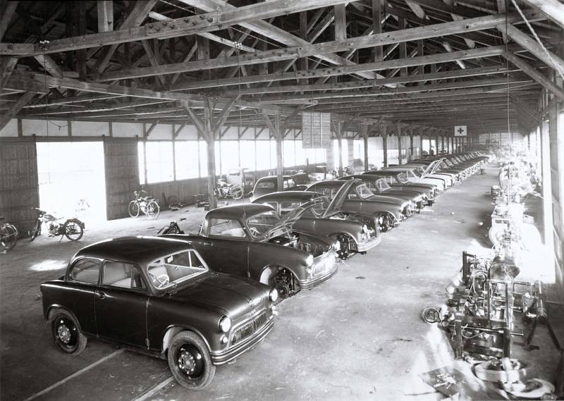 Továrna v 50. letech