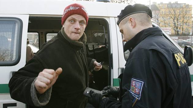 Dne 18. prosince 2007 proběhla v pražských ubytovnách a na ostatních místech České republiky akce Cizinecké policie s názvem "Cizinec", která byla zaměřena na nelegální přistěhovalce.
