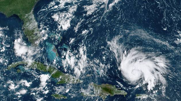 Satelitní snímek hurikánu Dorian nad Atlantickým oceánem (29. srpna 2019)
